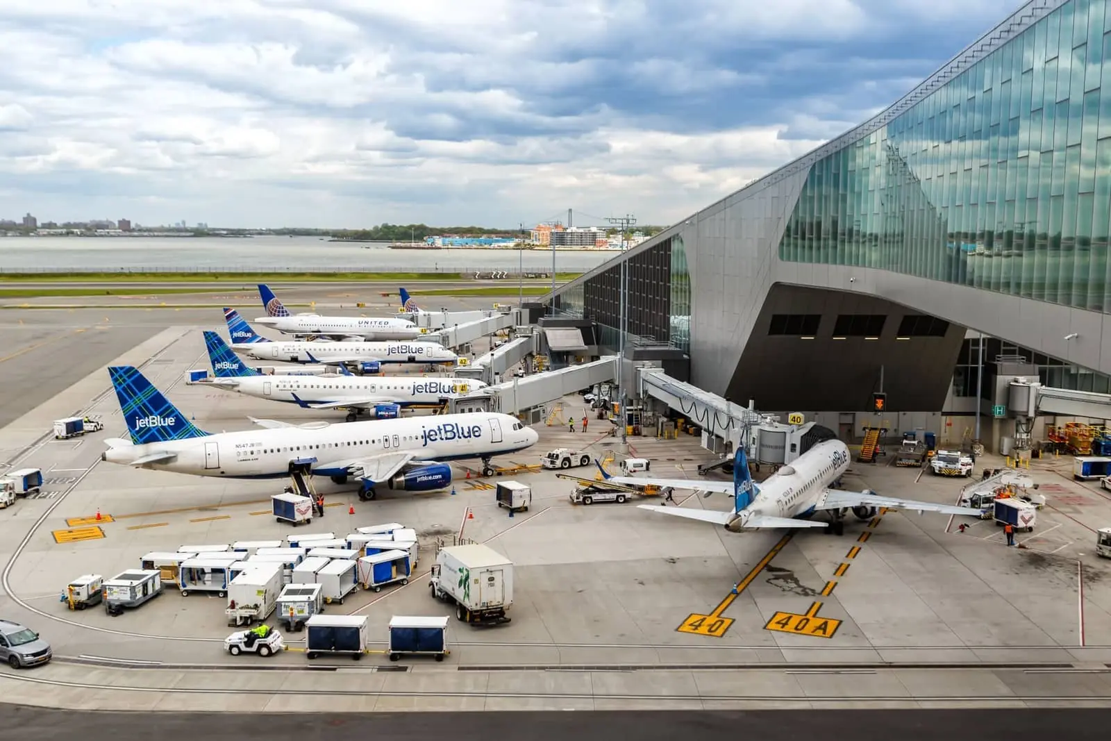 Lux VIP luxury chauffeur service — LaGuardia Airport Car Service