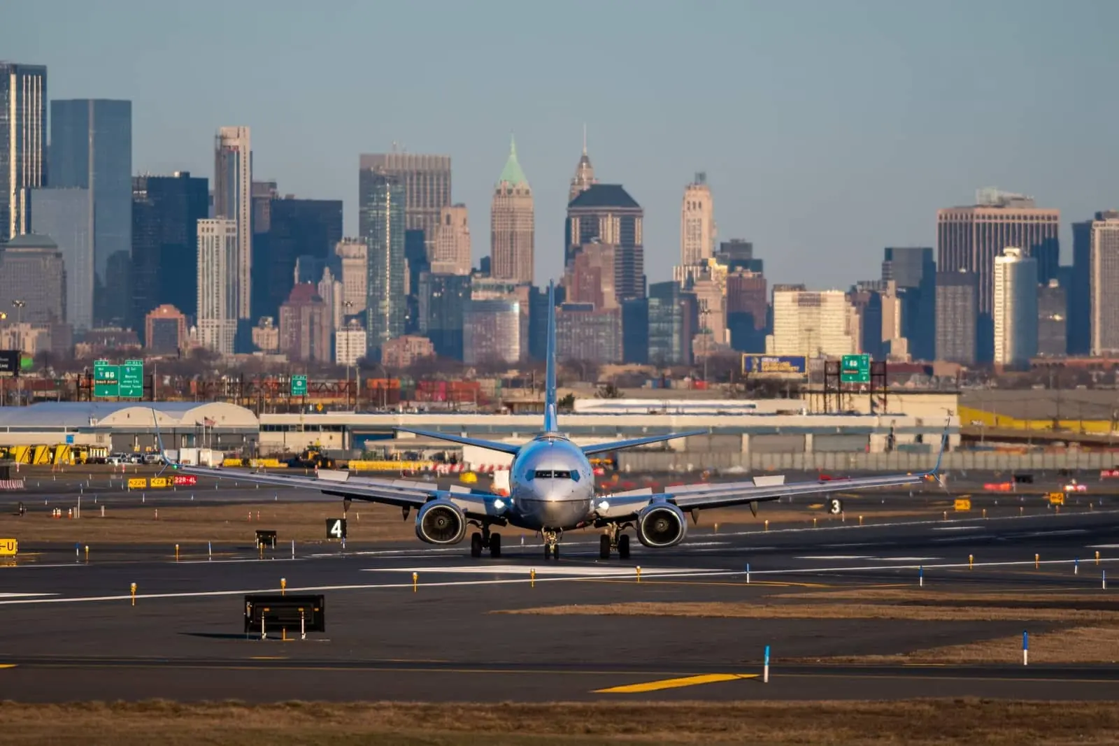 Lux VIP luxury chauffeur service — Newark Airport Car Service